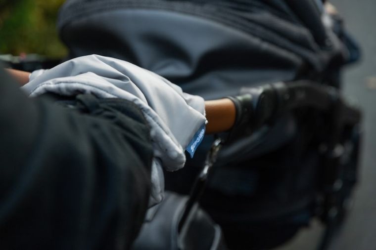 Sensillo, rękawiczka/mufka do wózka, minky, czarna