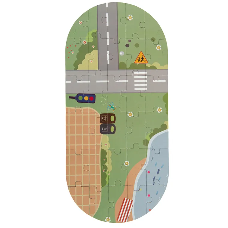 Smiki, drewniane tory z elektryczną kolejką i pojemnikiem