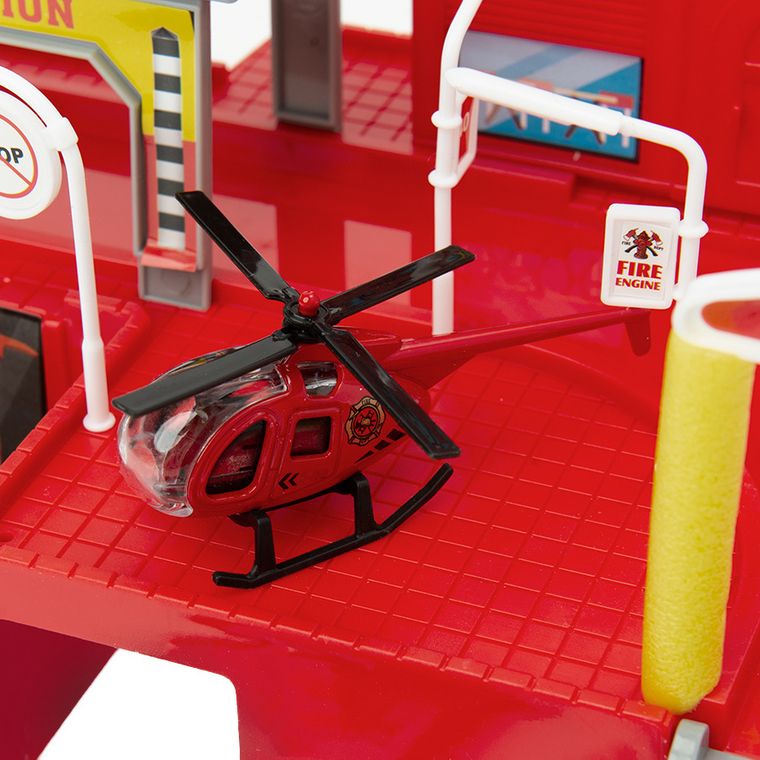 Smiki, Straż pożarna, garaż z pojazdami