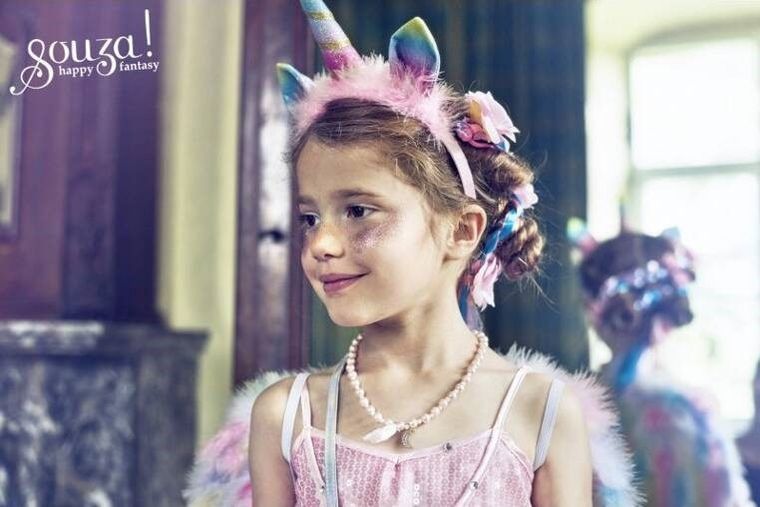 Souza! skrzydła z tęczowych piór i opaska jednorożca