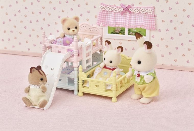 Sylvanian Families, Potrójne łóżko, zestaw z akcesoriami, 5741