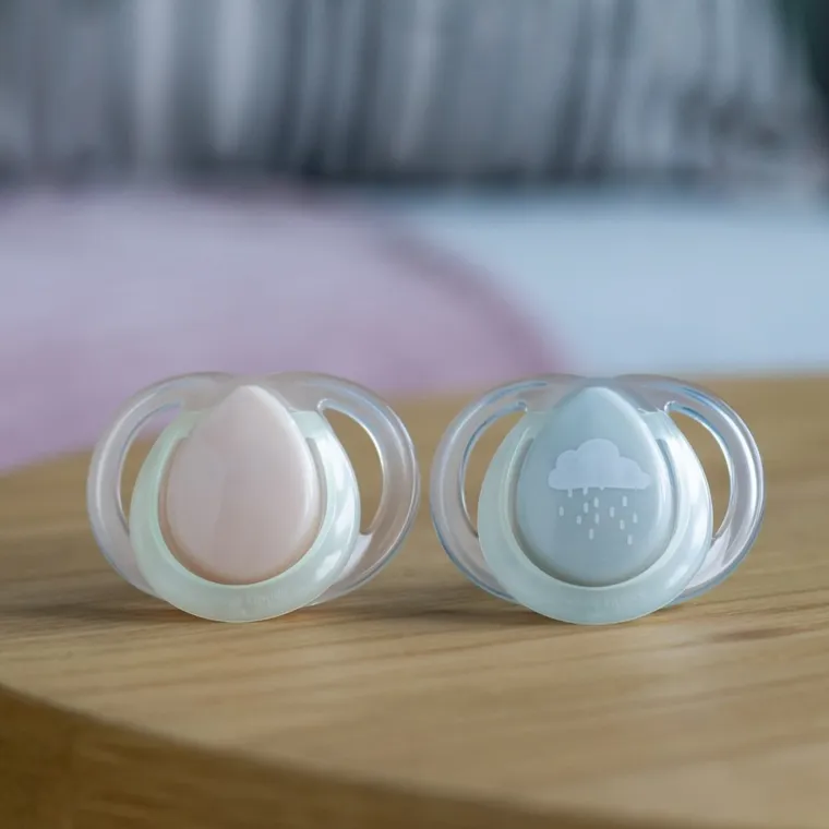 Tommee Tippee, Night, smoczek uspokajający, 0-6 m, 2 szt.