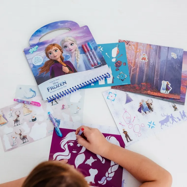Totum, Kraina Lodu, kreatywny szkicownik z naklejkami i akcesoriami
