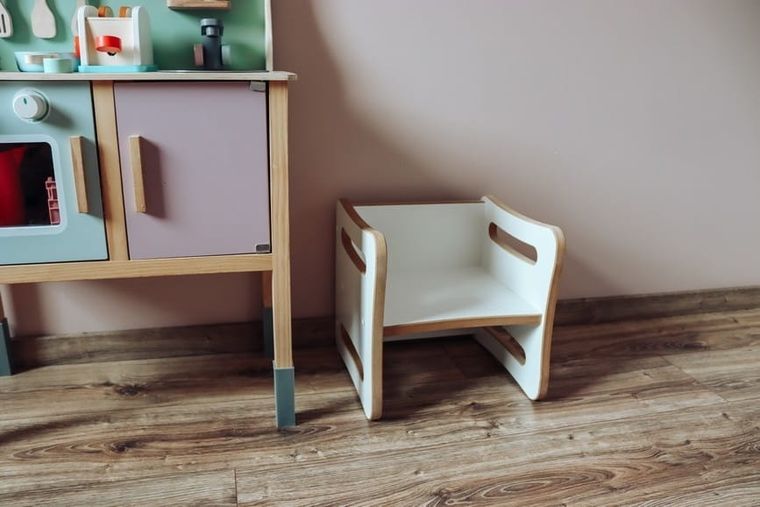 tupti.wood, Biggy, 2w1: krzesełko i stolik