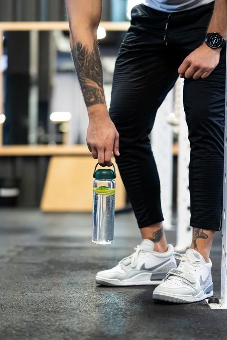 Vialli Design, Fuori, szklana butelka na wodę, zielona, 540 ml