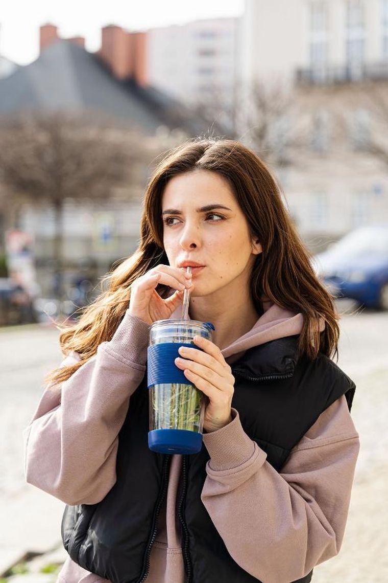 Vialli Design, kubek termiczny szklany ze słomką, 600 ml, granatowy Fuori