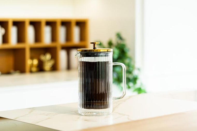 Vialli Design, zaparzacz do kawy i herbaty z podwójną ścianką, 1000 ml, Tulip złoty mat