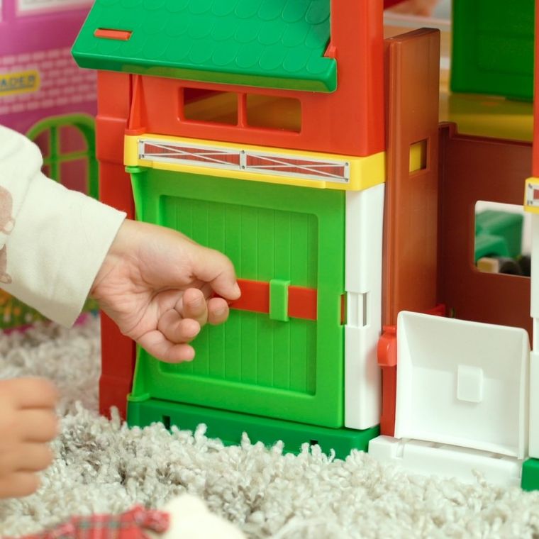 Wader, Play House, farma