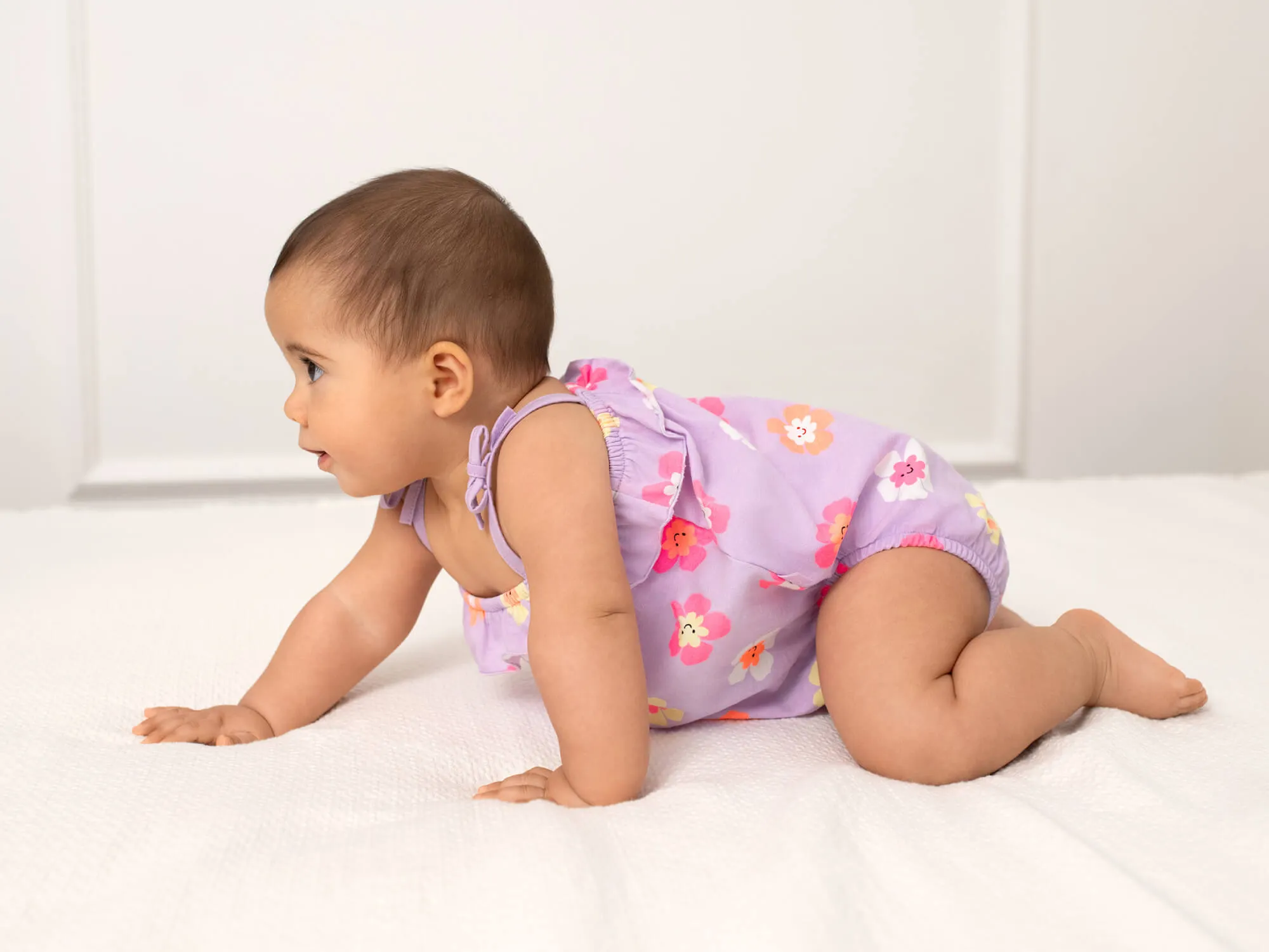 Jak ubierać noworodka latem? Podstawowe elementy letniej wyprawki