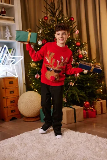 Sweter z motywem
