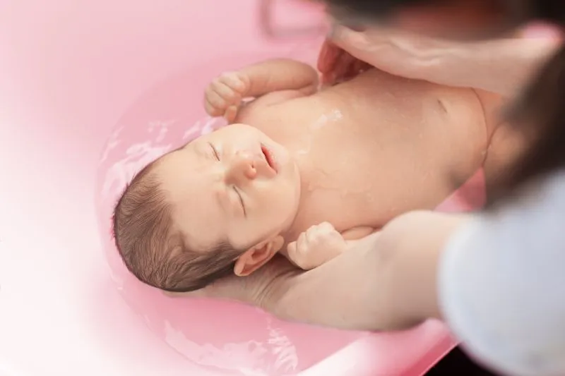 W czym kąpać noworodka