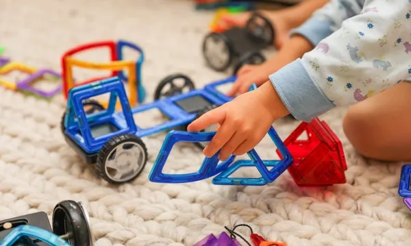 Te zabawki rozwijają wyobraźnię przestrzenną – zestawienie