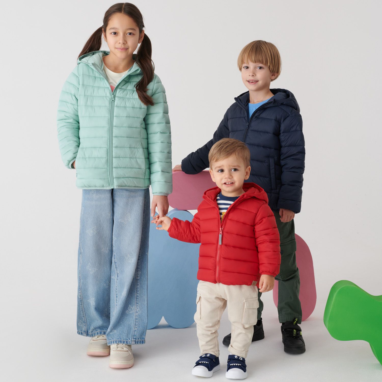 Przegląd wiosennych kurtek dla dzieci marki Cool Club: styl, komfort i funkcjonalność!