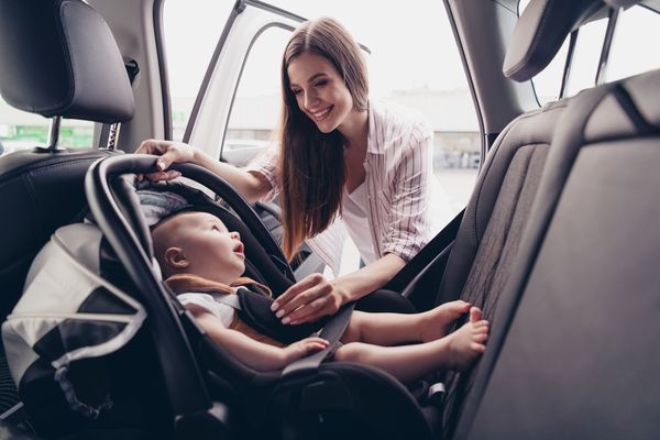 Ce tip de scaun auto este potrivit pentru un copil de un an?