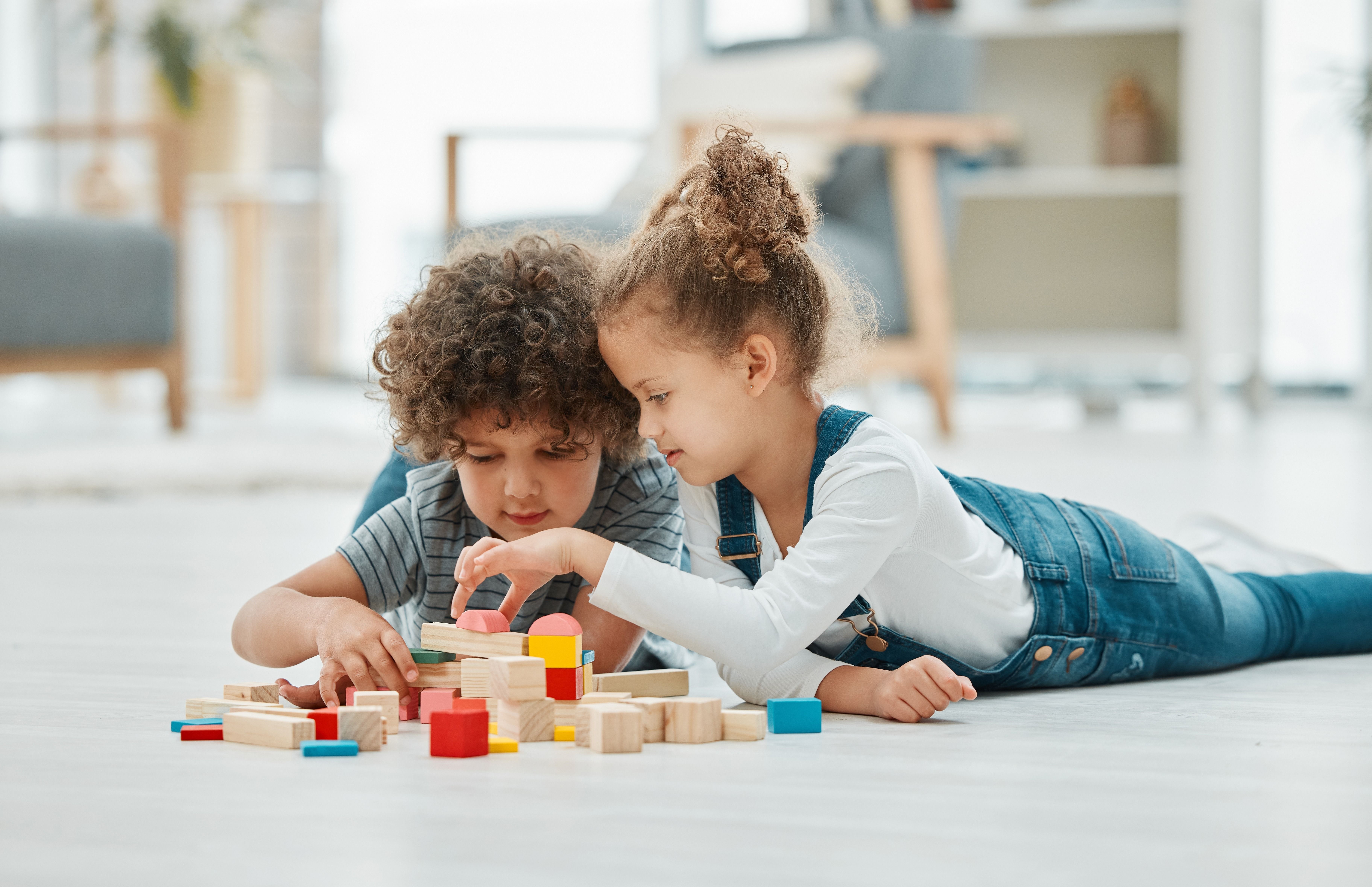 Układanie klocków i ich wpływ na rozwój dziecka