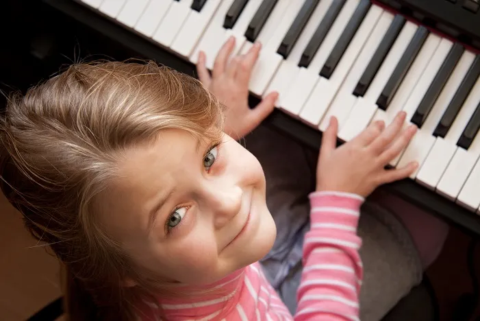 Keyboard dla dzieci – ranking. Jakie pianinko kupić dziecku?