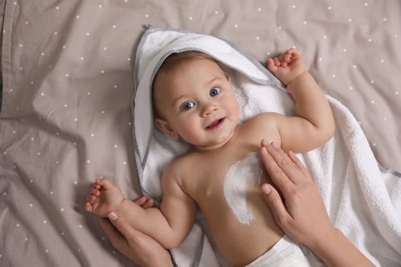 Emolienty dla niemowląt – ranking najlepszych produktów