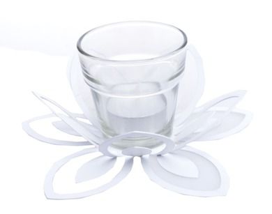 Świecznik, mały, kwiatek biały metal, 16-7 cm