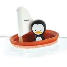 Plan Toys, Żaglówka z pingwinem, zabawka drewniana