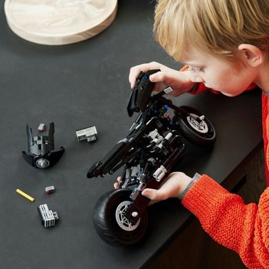LEGO Technic, BATMAN - BATMOTOR, 42155
