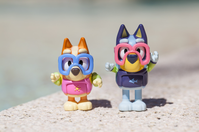 Bluey, Zabawa Na Basenie, figurki, zestaw z akcesoriami, 2 szt.