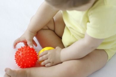 Mom's Care, Sensorky, jeżyk, piłeczka do masażu, piłeczka sensoryczna, czerwona