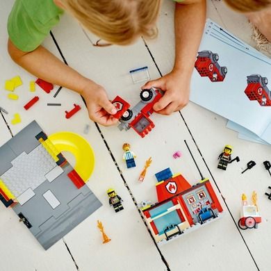 LEGO City, Remiza strażacka i wóz strażacki, 60375