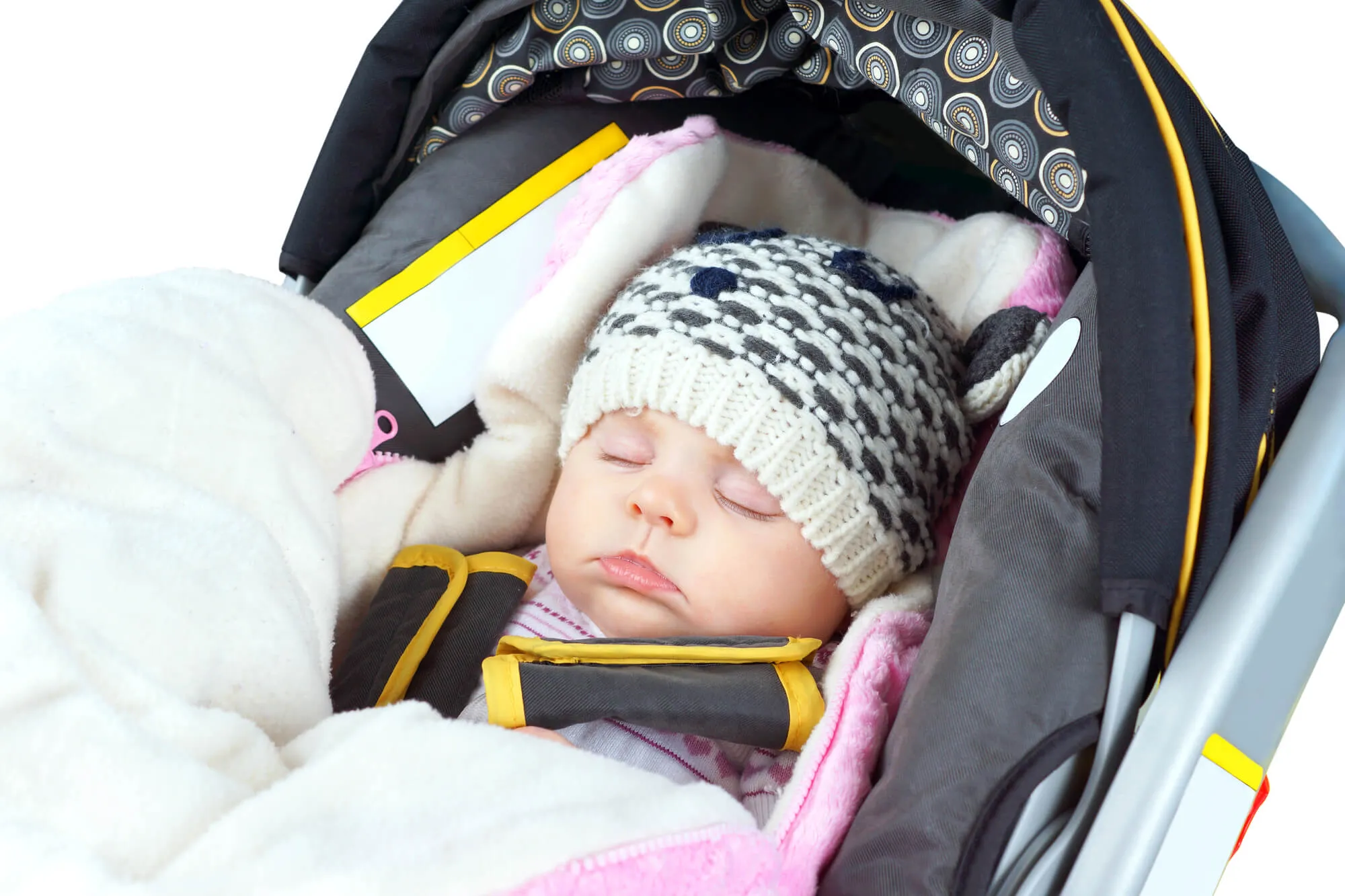 Przewożenie niemowlaka w samochodzie – jaki fotelik wybrać, w co ubrać malucha, co spakować do auta na podróż?