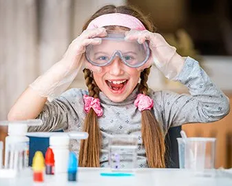 Eksperymenty chemiczne dla dzieci. TOP 5 zestawów naukowych