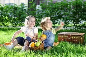 Przekąski na rodzinny piknik. 8 pomysłów na zdrowe dania 