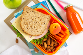 Śniadaniówka dla dziecka. W co spakować uczniowi drugie śniadanie?