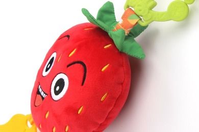 Balibazoo, Easy Peasy Plushes, capsuna, jucarie cu agatatoare pentru bebelusi