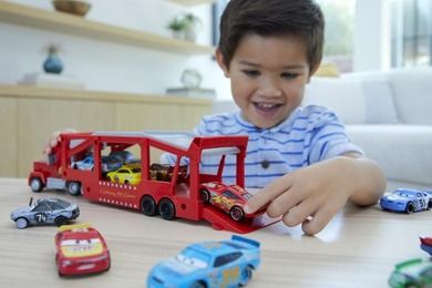 Cars, Mack Hauler, masina