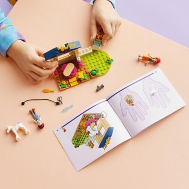 LEGO Friends, Grajd pentru ingrijirea poneiului, 41696