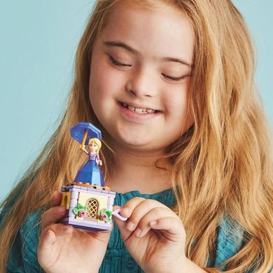 LEGO Disney, Rapunzel facand piruete, 43214